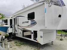 2010 Keystone Alpine 5th wheel Travel Trailer