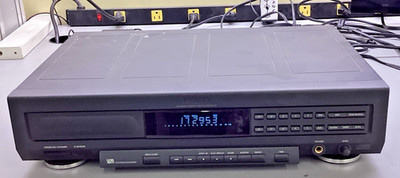 PHILLIPS 900 SERIES COMPACT DISC PLAYER CD921