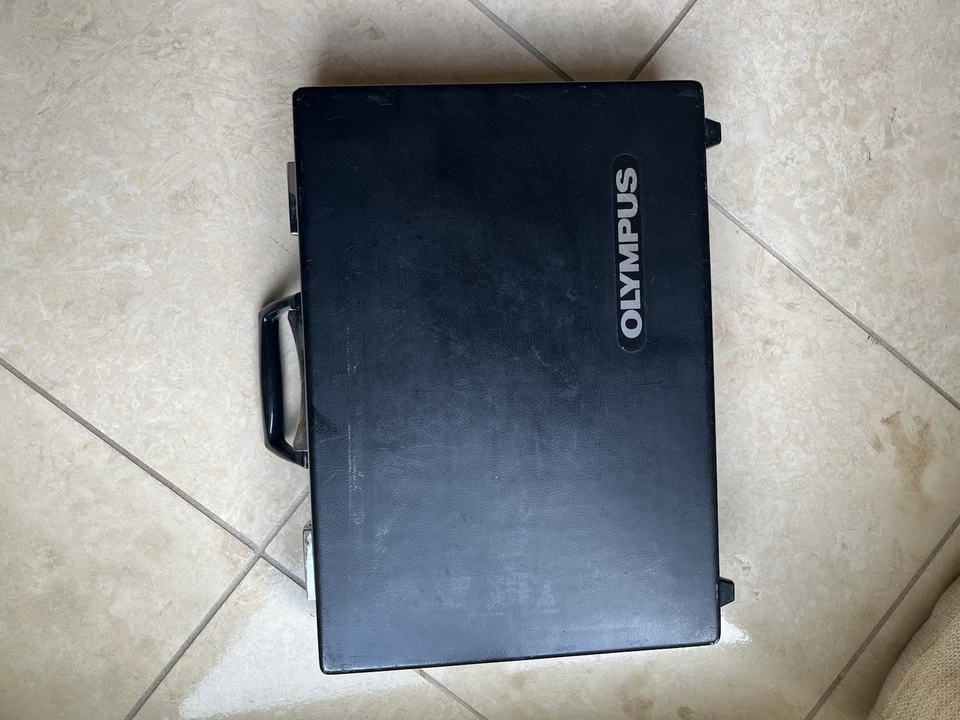 Rinolaringoscopio de fibra Olympus ENF tipo P3 con estuche Foto 2 de 4