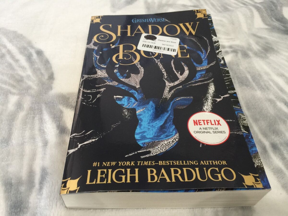 Shadow and Bone : The Grisha Trilogy, Book 1