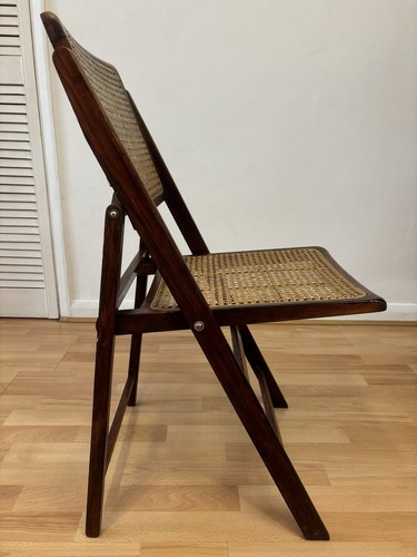 Impresionante silla plegable retro vintage de madera y ratán con diseño de malla vienesa - Imagen 18 de 24