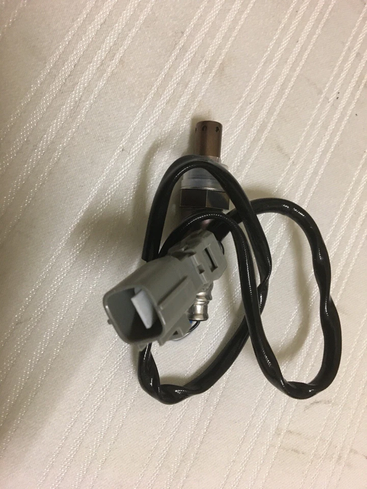 Toyota Prius PLUS 1.8 2010 - 2020 CATALYTIC CONVERTER WITH SENSOR Free 🚚 - Image 4 of 4