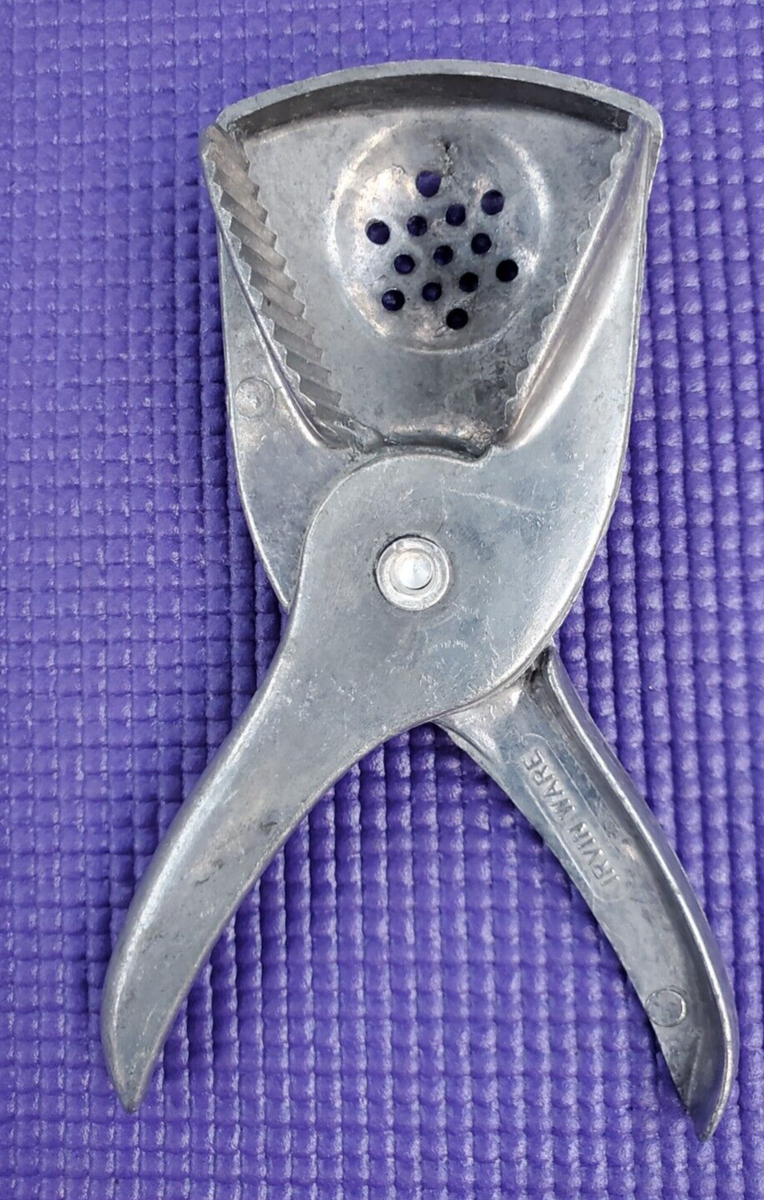 Vintage Irvin Ware Hand Held Citrus Juicer Lemon Squeezer Aluminum Made  in USA