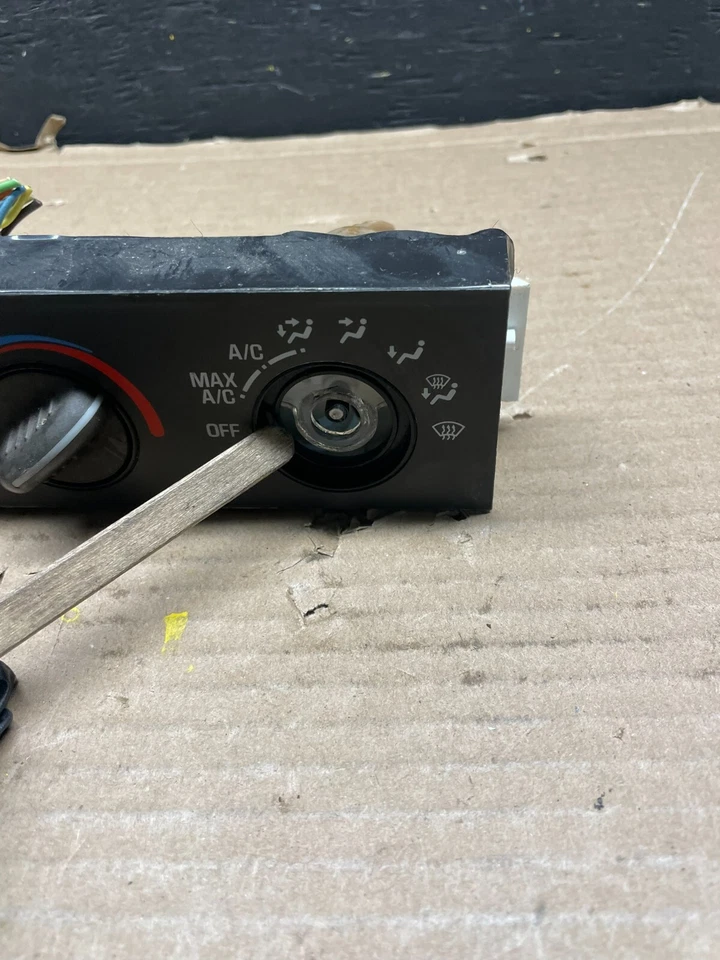 GMC Chevrolet Express 1500 2001-2007 control de clima aire acondicionado L2356 DG Foto 2 de 4