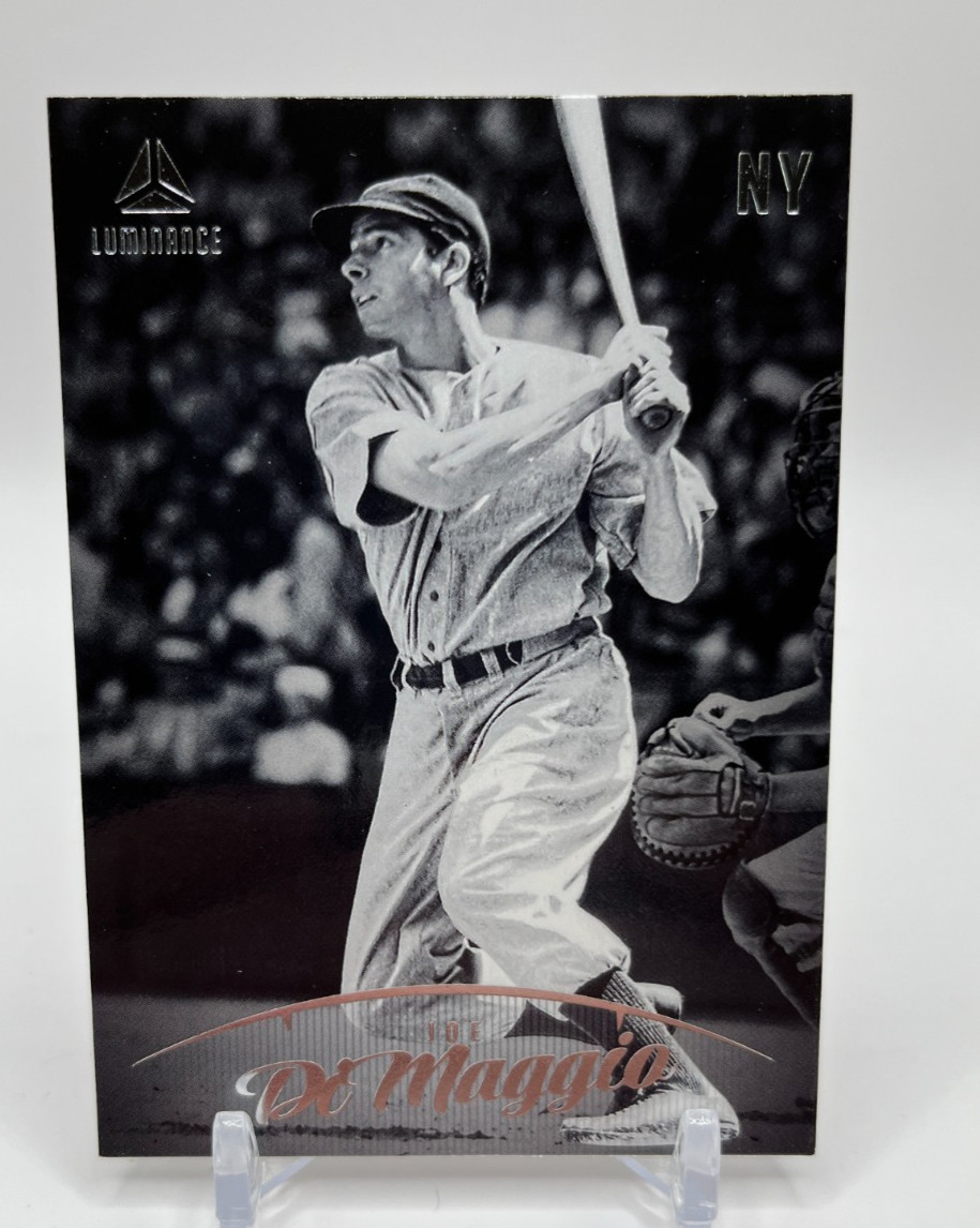 2023 Panini Chronicles Joe DiMaggio Luminance #30