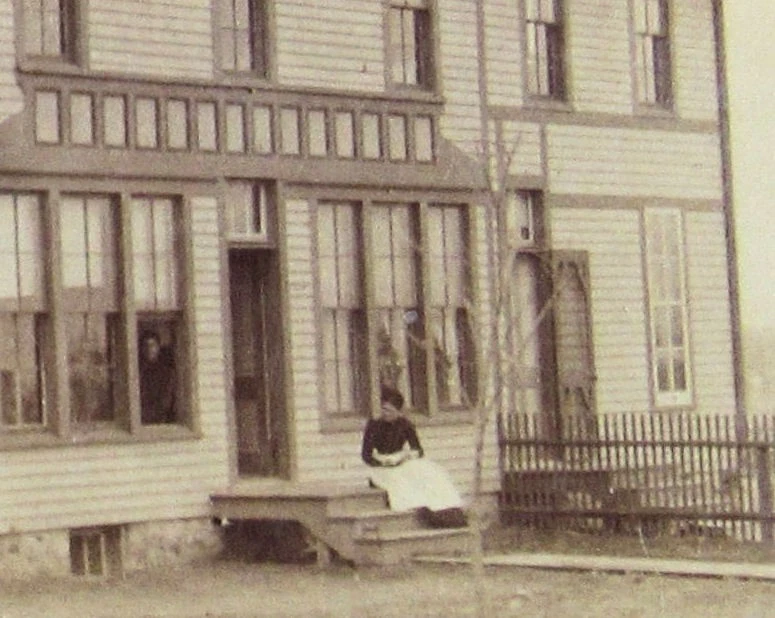 Fotografía de tarjeta de gabinete Whitney Hall de Nebraska de escuela india Santee Sioux Foto 3 de 4