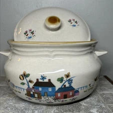 Vintage International China HEARTLAND Ceramic Casserole Dish Country Cottage