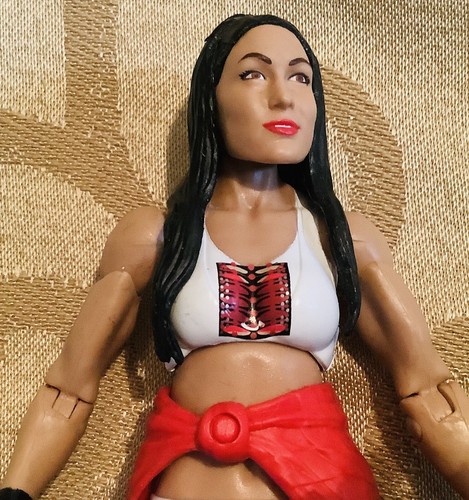 Figuras de acción de lucha libre WWE Mattel Battle Pack serie 43 Nikki Brie Bella Twins - Imagen 4 de 8