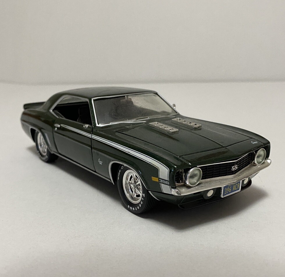 1999 Classic Metal Works 1969 Chevy Camaro SS 396 1/24 Scale Diecast Model Car
