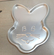Wilton Easter Bunny Face  Aluminum Cookie Pan – 1998  2105-6205