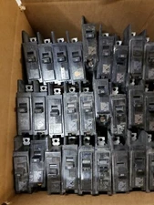 1) ITE GOULD BQ1B020 20 Amp 1 Pole 120V Bolt-On Circuit Breaker *Blurred#