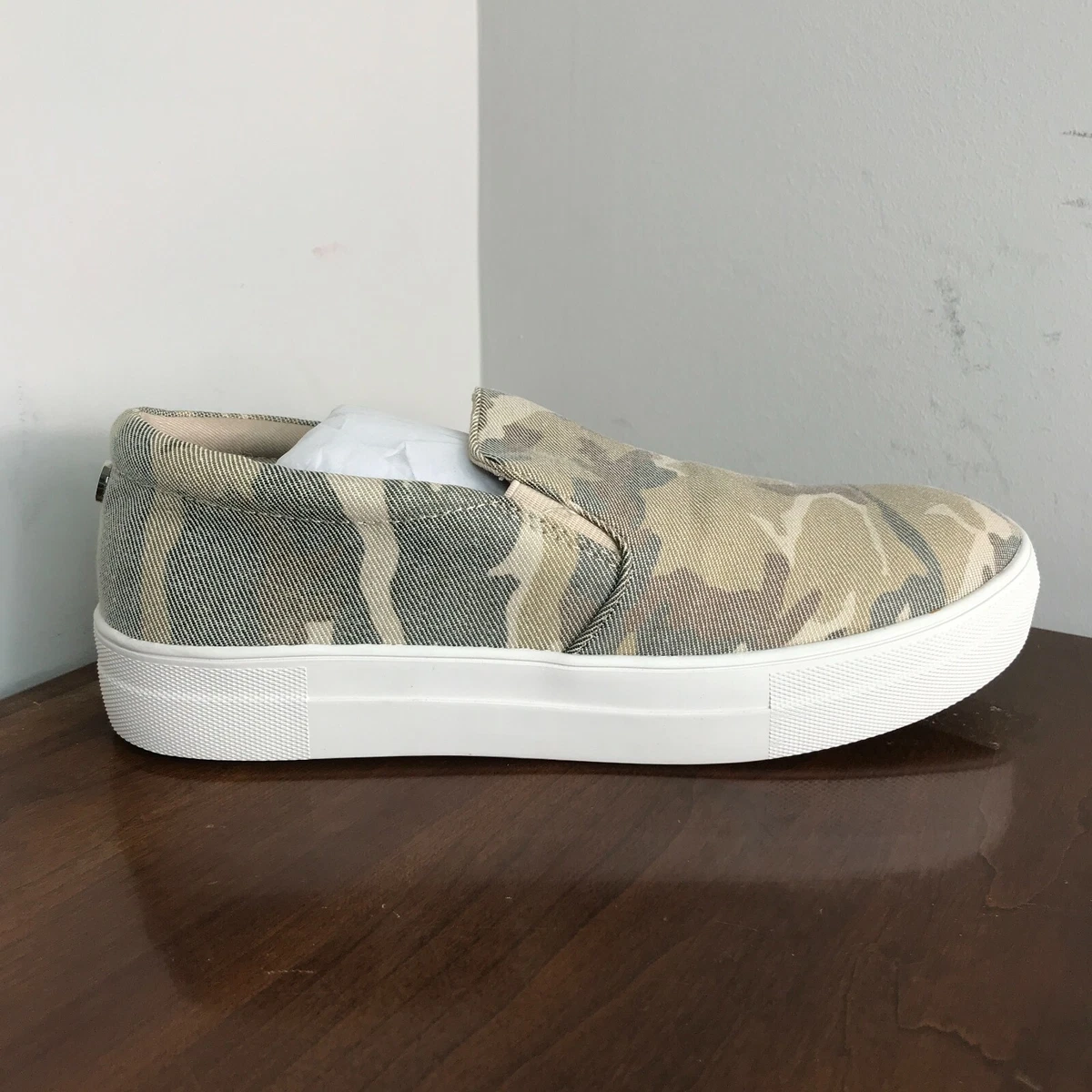 Steve madden store camo gills