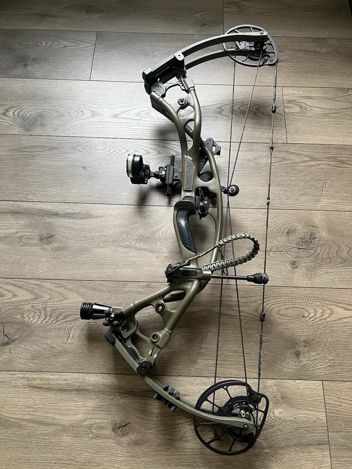 Hoyt VTM 31 RH 70# Battle Worn 1068410 - Image 2 of 2