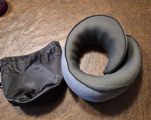 Travel Neck Pillow, with case, no tags