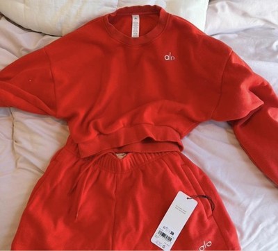 Alo Yoga bright red accolade sweater pullover jumper & Shorts set - medium 