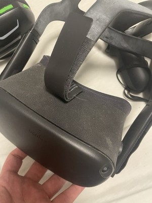 Oculus Quest Standalone VR Headset 72Hz Black w/ Controllers & Carrying Case