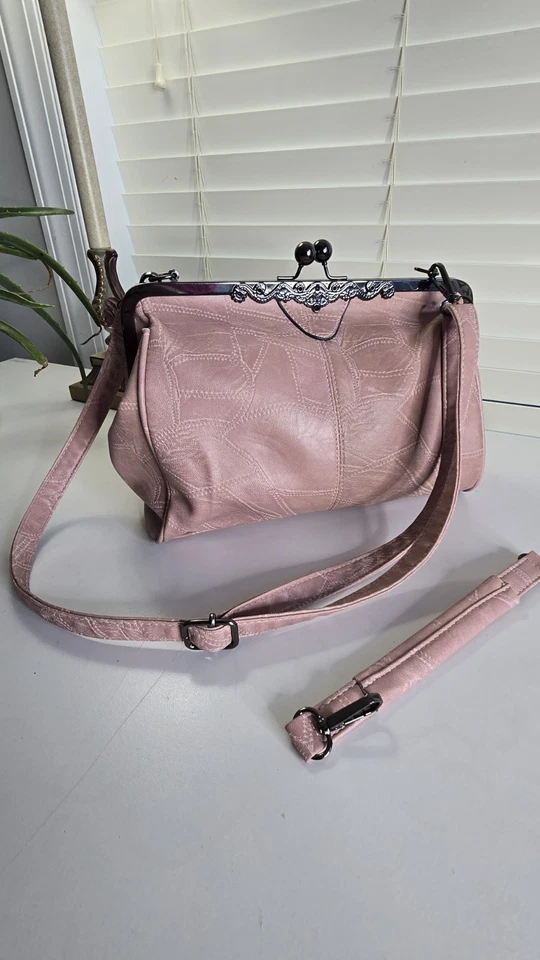 Bolso sin asas de cuero sintético con bloqueo de beso look pin up estilo vintage años 50 Foto 2 de 4