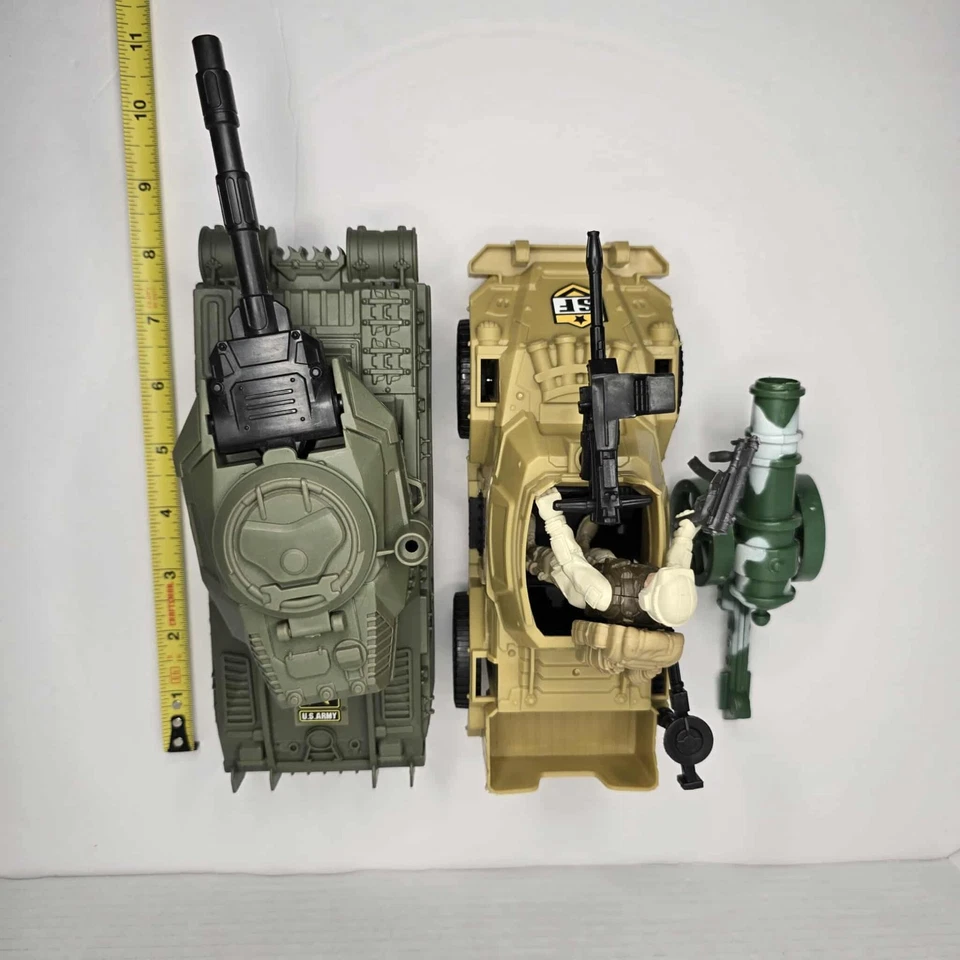 Lote de Vehículos de Juguete Militar - Coche Blindado, Tanque y Cañón - Figuras de Acción Incluidas Foto 2 de 4