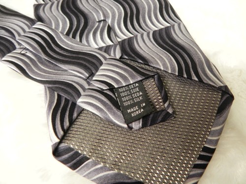 Men's Black Wavy Abstract Dimoggio Silk Necktie NWT - Picture 3 of 4