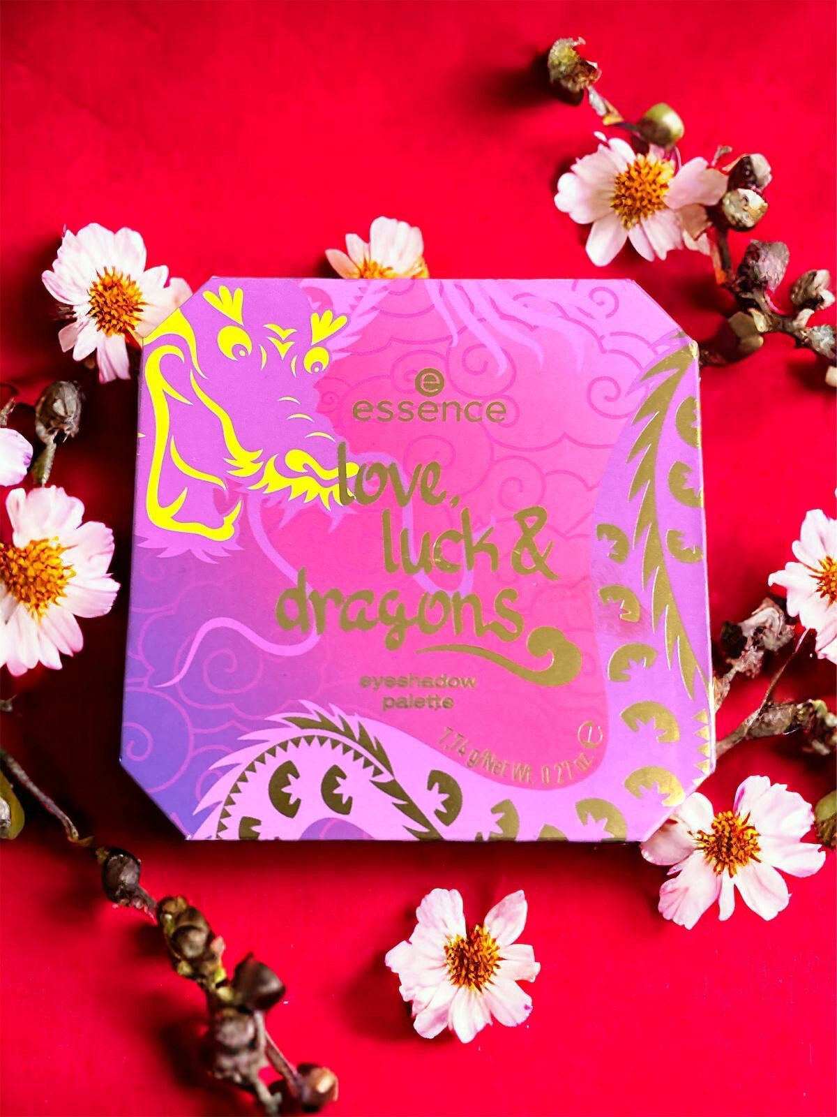 Essence love Luck & Dragons Eyeshadow Palette Limited Edition 7,74 g