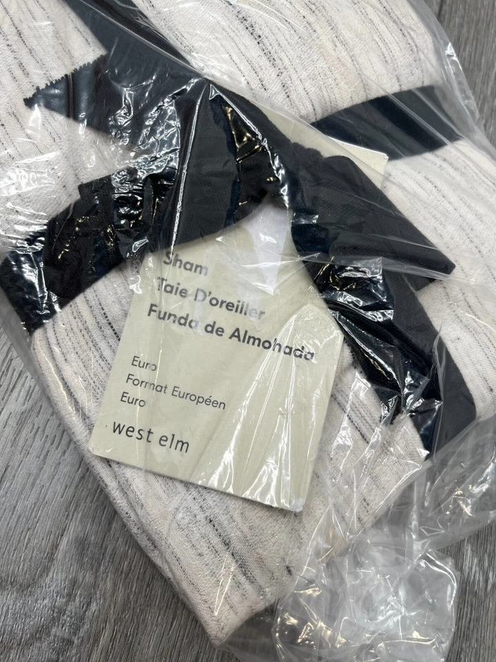 Almohada West Elm Jacquard Melange Lavada Falsa, Crema/Negro Talla Euro Foto 3 de 4