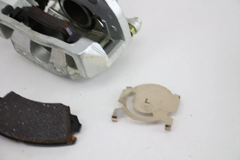 Суппорт переднего дискового тормоза со стороны водителя для Chevrolet Caprice 2011-2017 годов выпуска 92257987 - Изображение 3 из 4