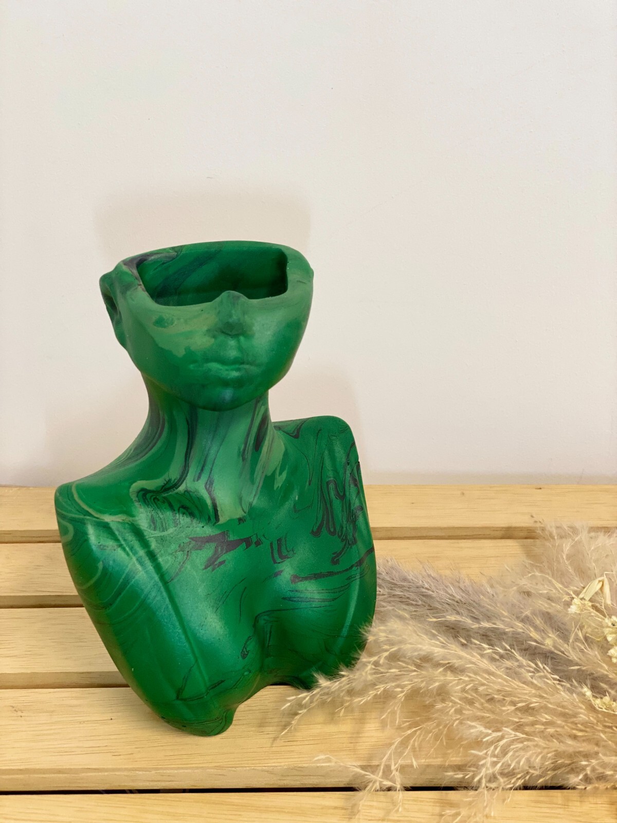 Vase marbré vert en éco-résine artisanale - Objet d'art unique 25cm fait main en France