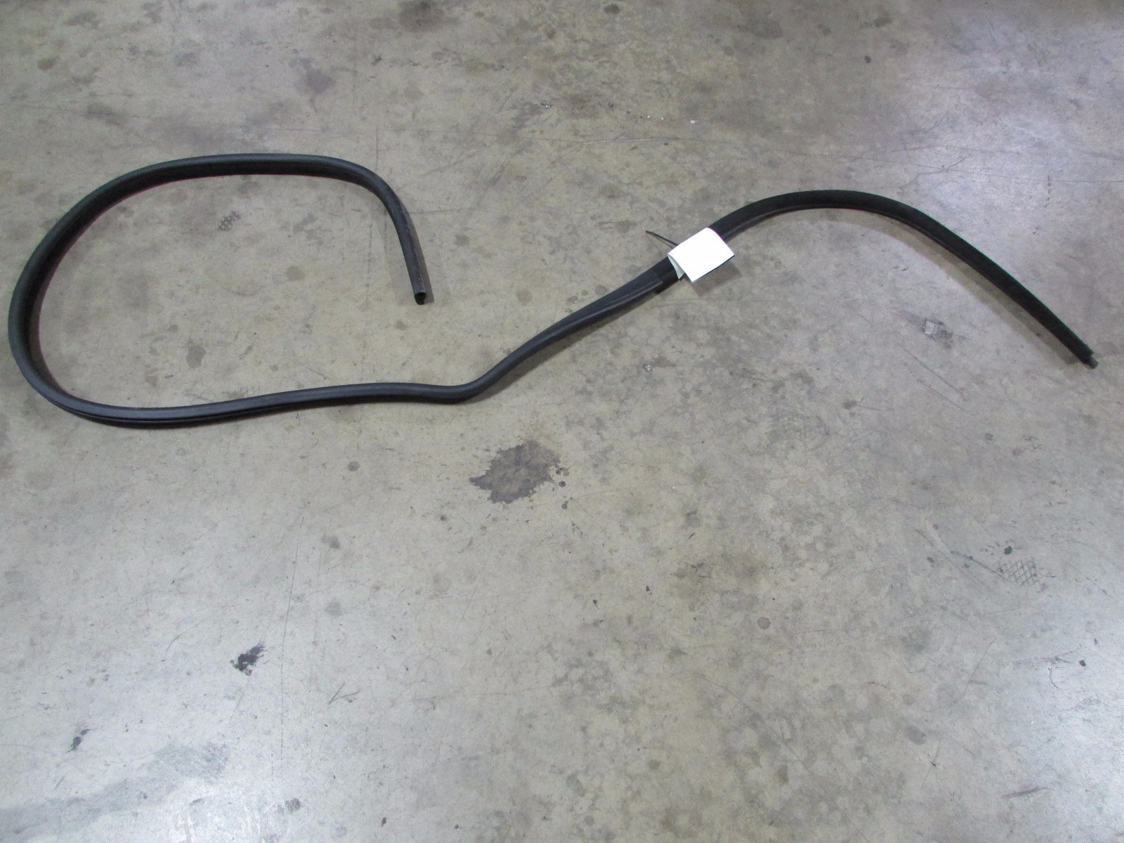 Maserati Quattroporte, Right Front Outer Front Door Gasket, Used, P/N 67475400