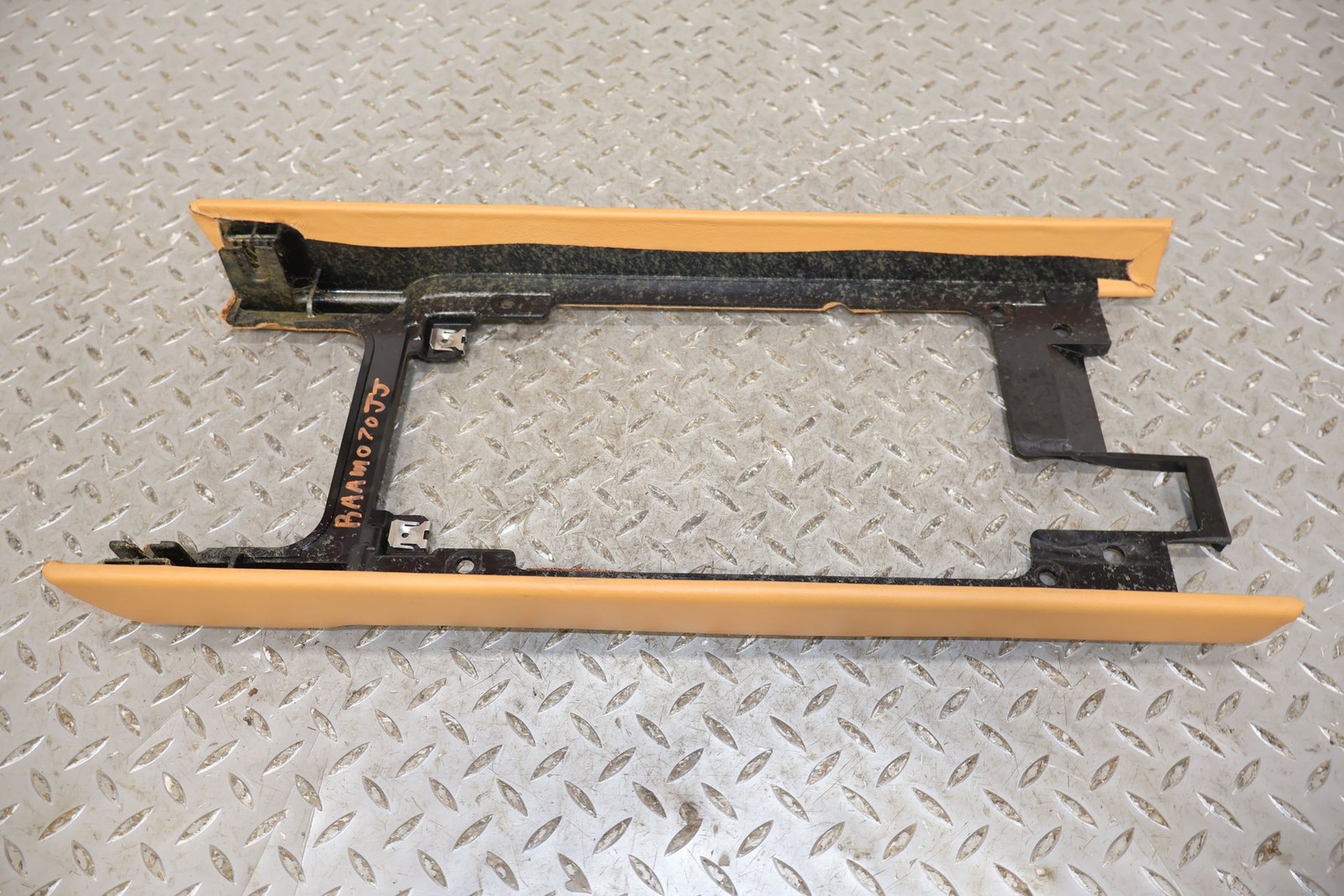 Aston Martin V8 Vantage 2010 Front Center console base Tan