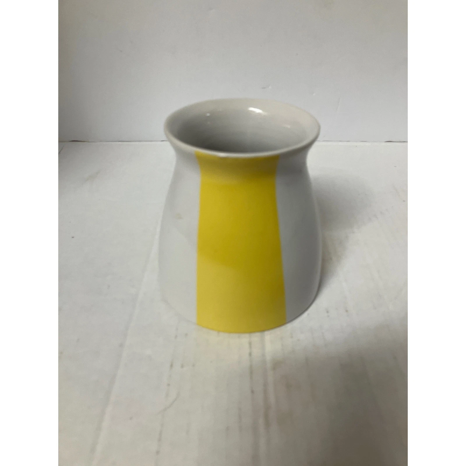 Edible Arrangements Striped Dasy Ceramic Vase Yellow White