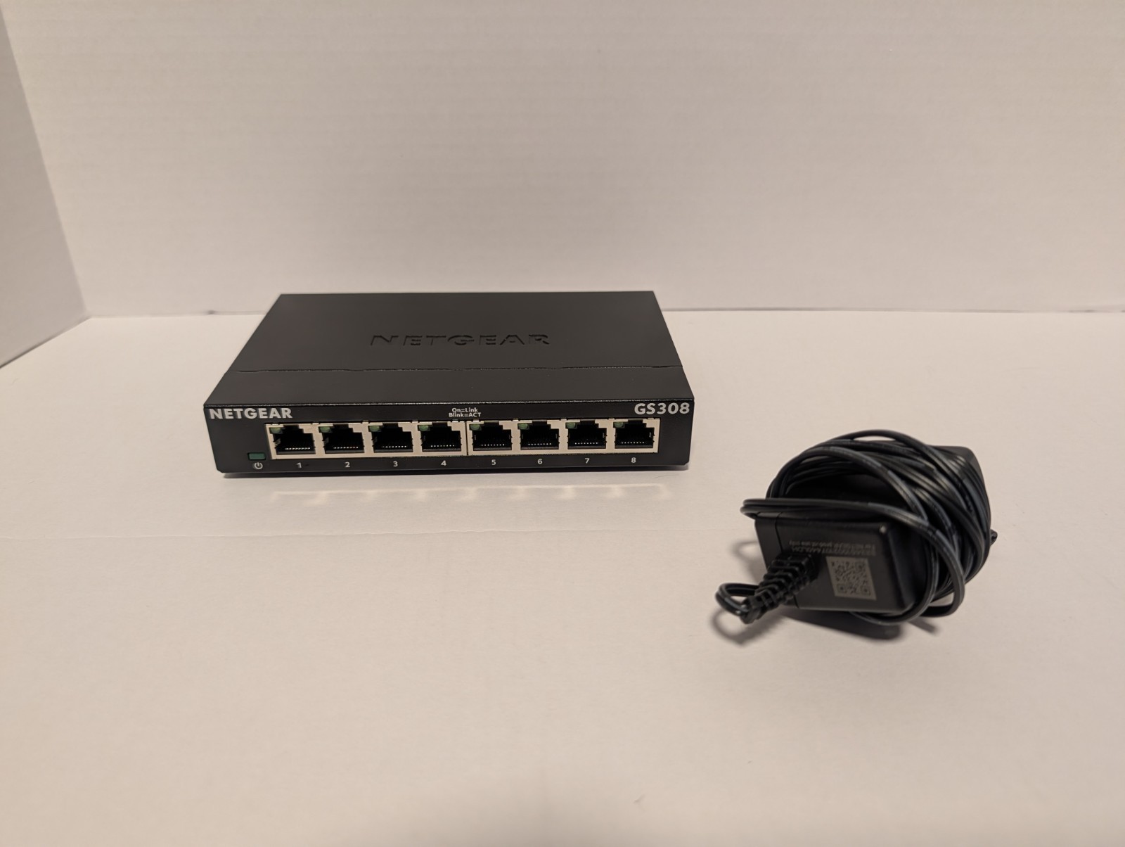 NETGEAR GS308 8-Port Gigabit Ethernet Unmanaged Switch - GS3