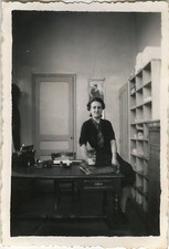 PHOTO ANCIENNE - VINTAGE SNAPSHOT - FEMME BUREAU SECRÉTAIRE TRAVAIL - WORK WOMAN