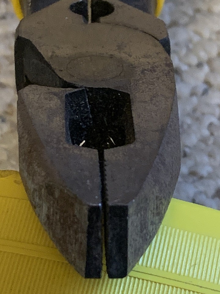 Klein Tools 9" High Leverage Side Cutting Pliers D2139NECR. Used