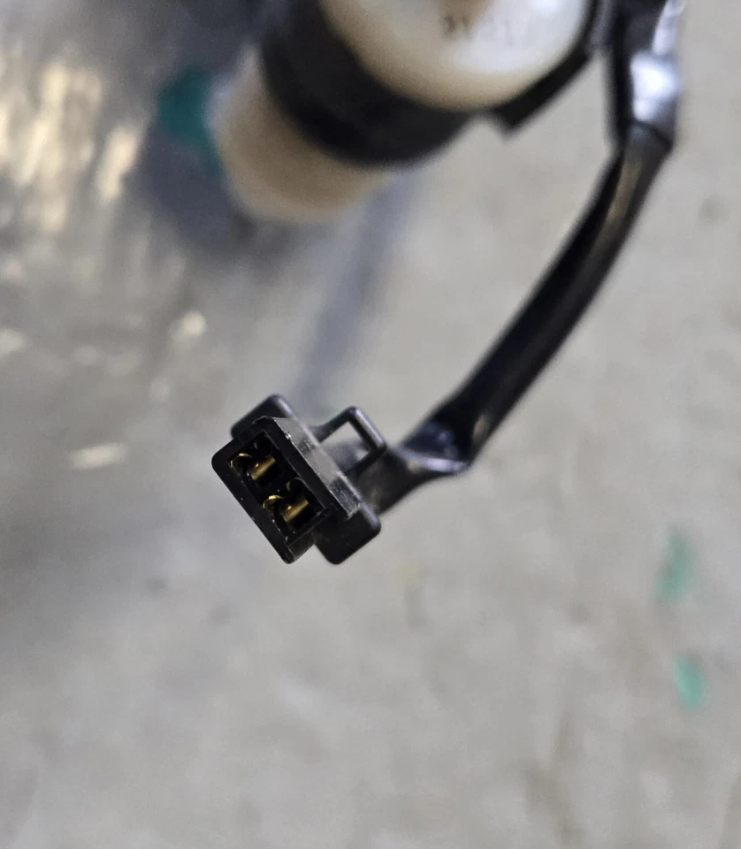 BOMBA DE COMBUSTIBLE OEM YAMAHA FZ1 / YZFR1 / YZF1000 4SV-13907-02-00 Foto 3 de 4