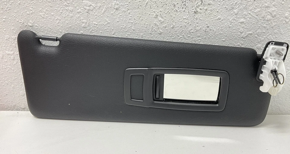 2013 宝马 335XI 前右遮阳板黑色镜面原始设备制造商 — 第 2/4 张图片