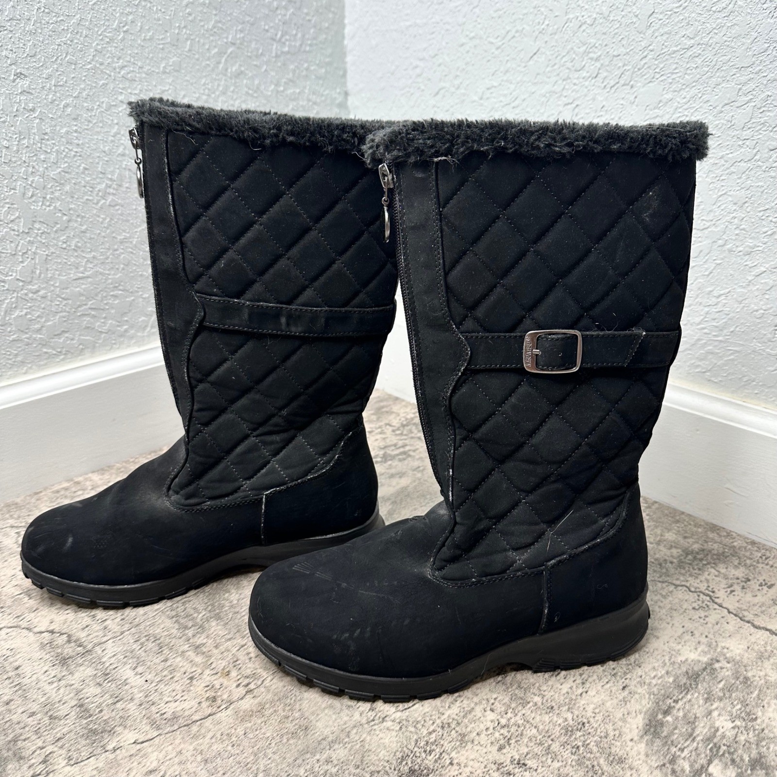 NWOT Khombu Quilted Black Winter Snow Boots Faux Fur Trimmed Women's Size 8