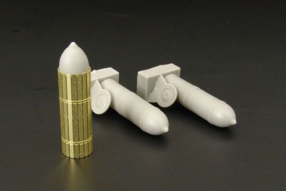 Hauler Models HLX48290 - 1:48 38Cm Rocket For Sturmtiger - Accessories