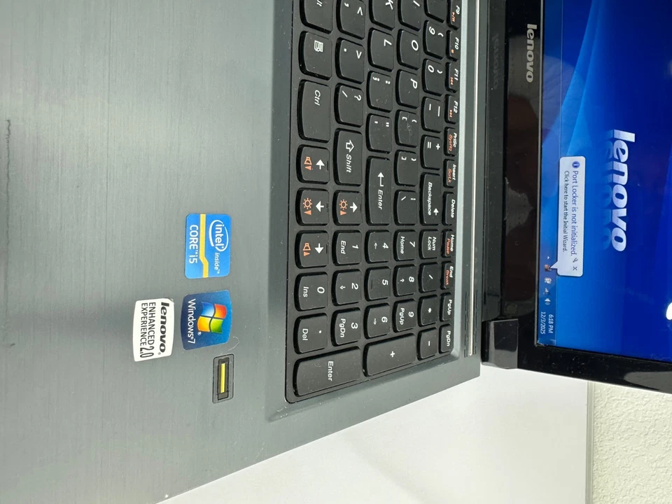 Lenovo V570 Intel i5-2430M 2.4 GHz 6GB RAM 654GB SSD 15.6" Win 7 Home Premium Foto 2 de 4