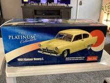 Sun Star The Platinum Collection 1:18 1951 Kaiser Henry J. Yellow Die-cast NIB