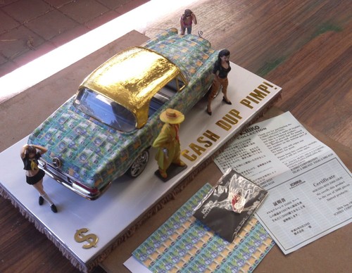 Vintage Tin Friction Car... Mercedes 250-SE With Pimp Theme (Diorama Figures) - Bild 8 von 12
