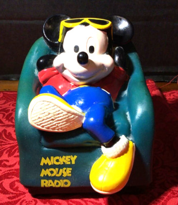 Walt Disney Co. Mickey Mouse Armchair AM Radio Model 12-910 Radio Shack 57
