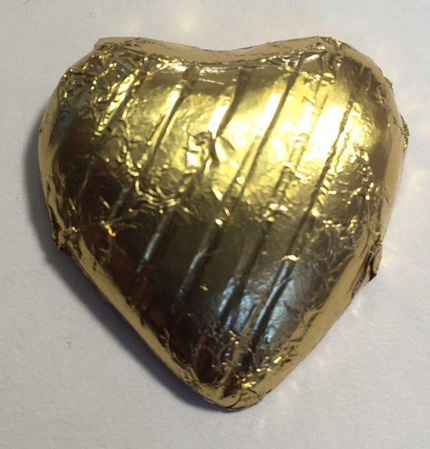 100 GOLD FOIL CHOCOLATE LOVE HEARTS WEDDING FAVOURS VALENTINES