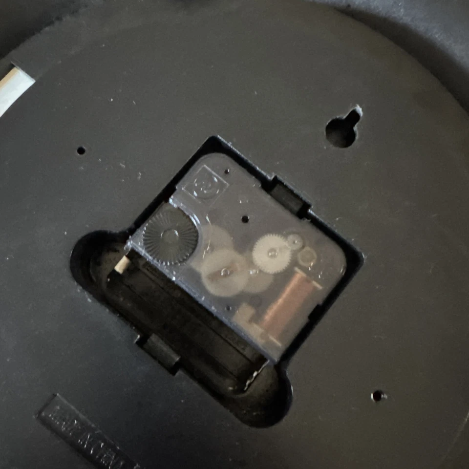 Reloj de pared Karlsson muy raro no funciona fácil de arreglar necesita herrajes nuevos Foto 4 de 4