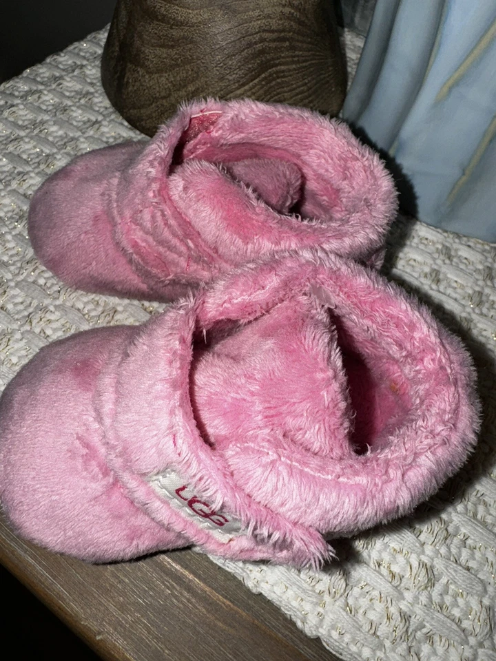 BOTAS UGG BEBÊ MENINA TAMANHO 2/3 ROSA 6-12 Mos - Imagem 2 de 4