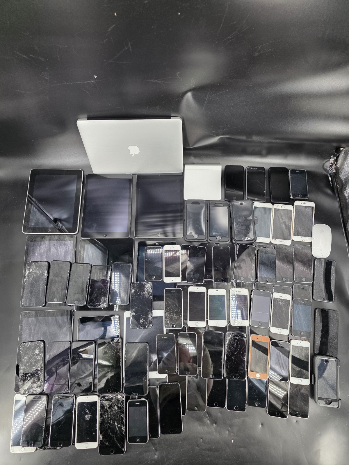 Huge Lot Of Apple Products