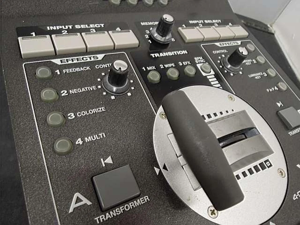 Roland V-4EX 4CH Video Mixer Switcher w/ AC Adapter Power Cable Tested - Image 4 of 4