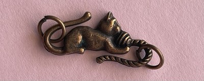 Clasp - Bronze Playful Cat with Yarn - Hook Style with Jump Rings - 25x13mm