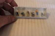 HO Scale Preiser, Package of 6 Grocery Shoppers With Carts #10488 BNOS
