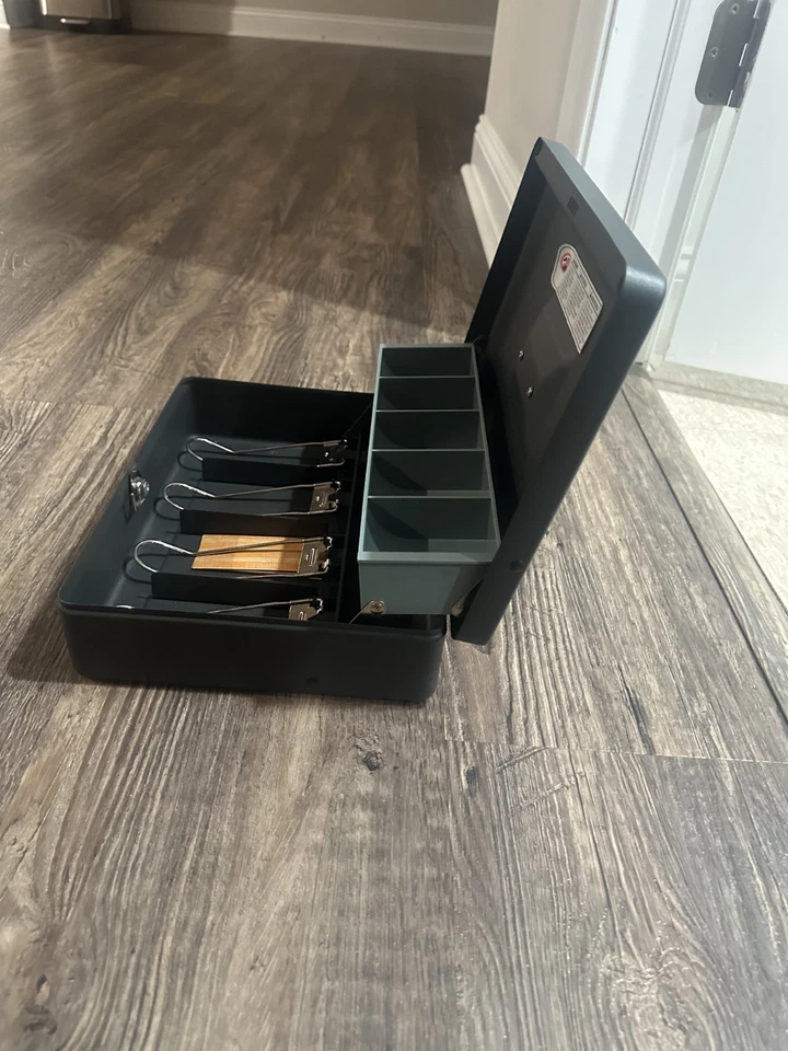 Caja de efectivo pequeña SentrySafe Foto 3 de 4