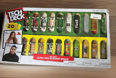 Tech Deck Ultra Pro SK8Shop Bundle Exclusive 20 Skateboard Set Fingerboard